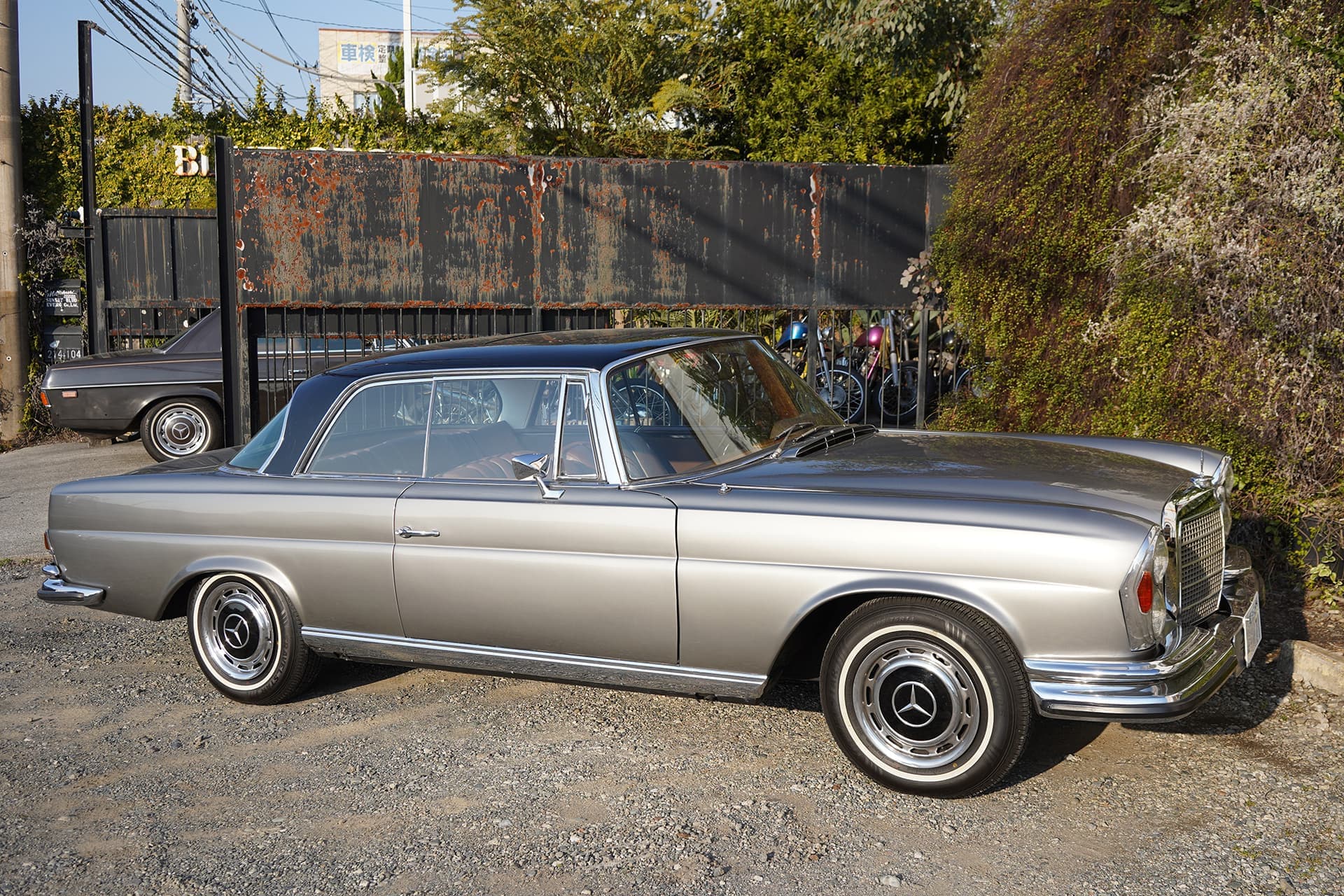 1971_mercedes-benz_w111_280_se3.5_coupe_02.jpg
